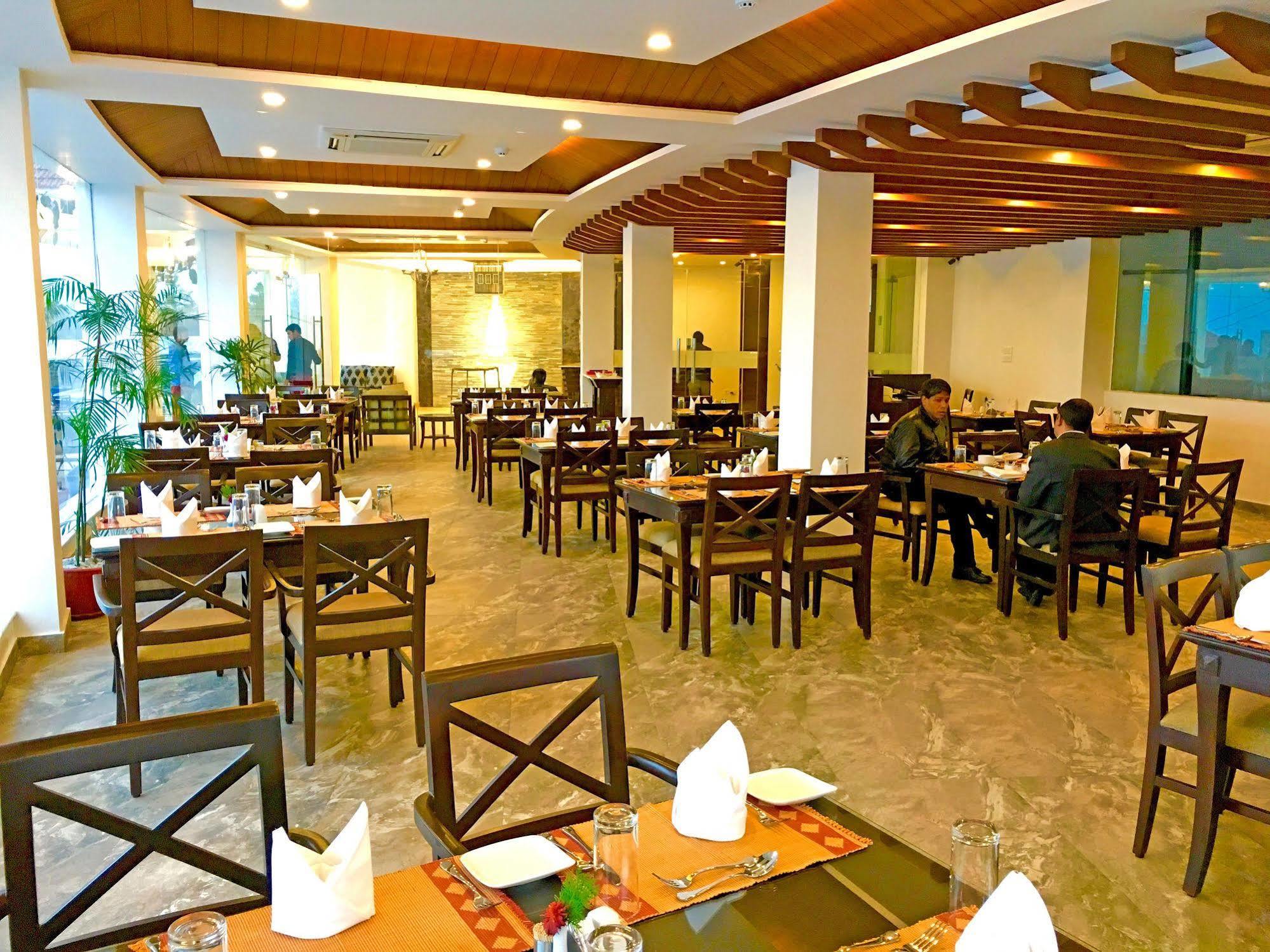 Himalayan Front Hotel By Kgh Group Pokhara Exteriör bild