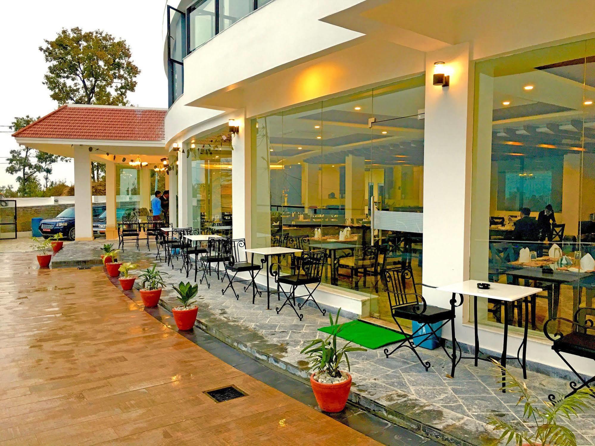 Himalayan Front Hotel By Kgh Group Pokhara Exteriör bild